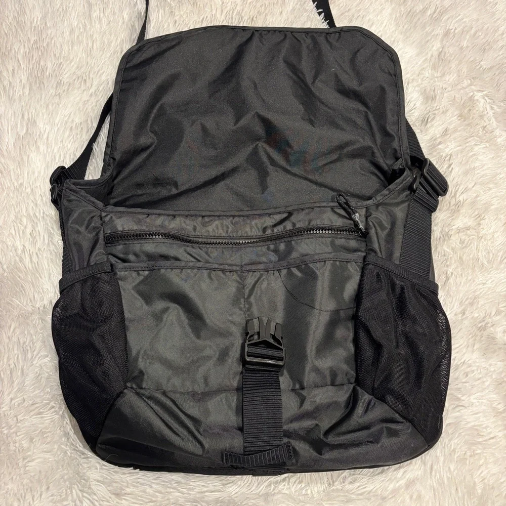 Nike NSW Essentials Messenger Bag Black/Iron Grey-White New Men's OS